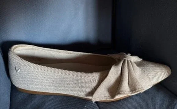 Vivaia Pointed-Toe Silver Bow Flats Elegant Style (Azura) Comfort Shoe EUC - Picture 5 of 10